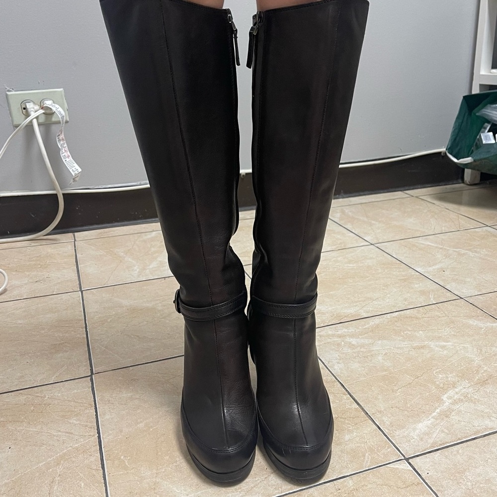 FENDI LEATHER BROWN HEELED BOOTS